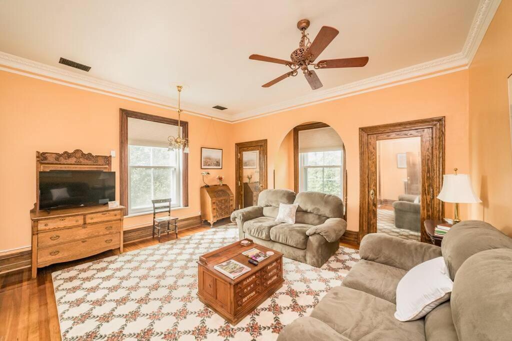 Peaceful Easy Feelings - King Sized Bed - Sleeps 2 Apartment Lynchburg Exterior foto
