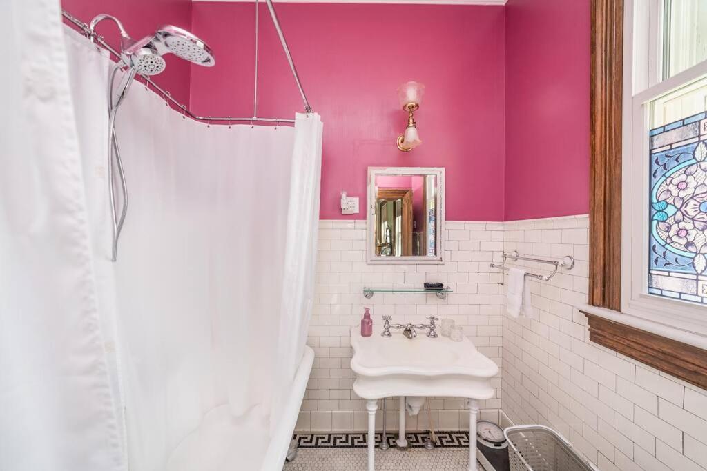 Peaceful Easy Feelings - King Sized Bed - Sleeps 2 Apartment Lynchburg Exterior foto