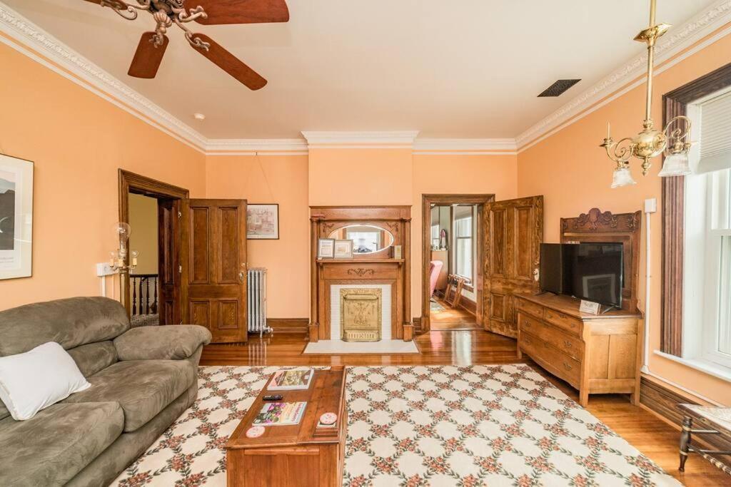 Peaceful Easy Feelings - King Sized Bed - Sleeps 2 Apartment Lynchburg Exterior foto